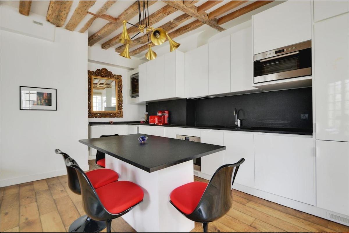 Luxury In Prestigious Le Marais - Location Paris